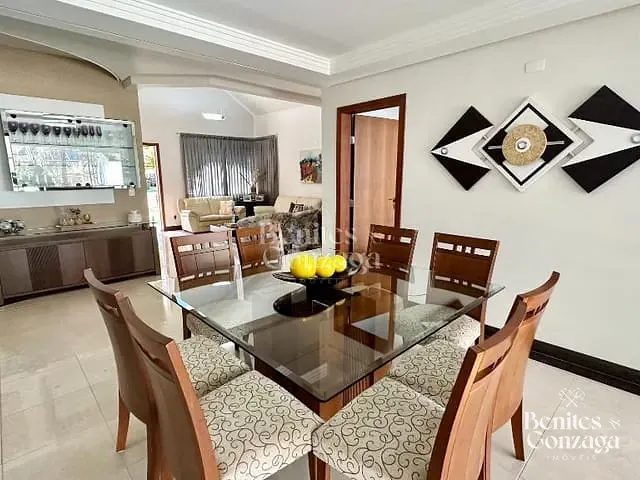 Sobrado com 380m² 3 quartos e 4 banheiros, à venda, no bairro Conjunto Habitacional Inocente Vila Nova Júnior em Maringá