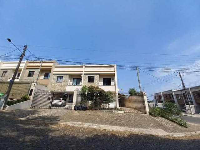 Sobrado com 109m² 3 quartos e 2 banheiros, à venda, no bairro Jardim Carvalho em Ponta Grossa