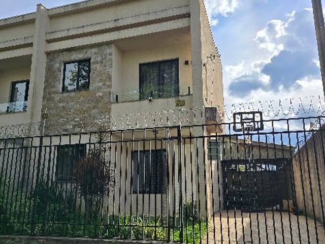 Sobrado com 109m² 3 quartos e 2 banheiros, à venda, no bairro Jardim Carvalho em Ponta Grossa
