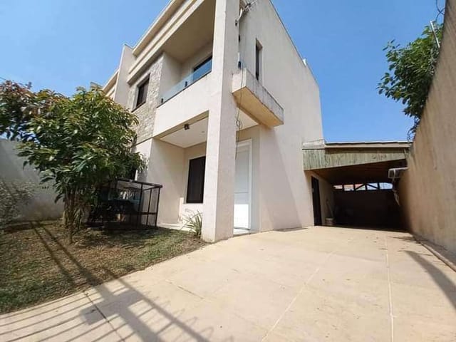 Sobrado com 109m² 3 quartos e 2 banheiros, à venda, no bairro Jardim Carvalho em Ponta Grossa
