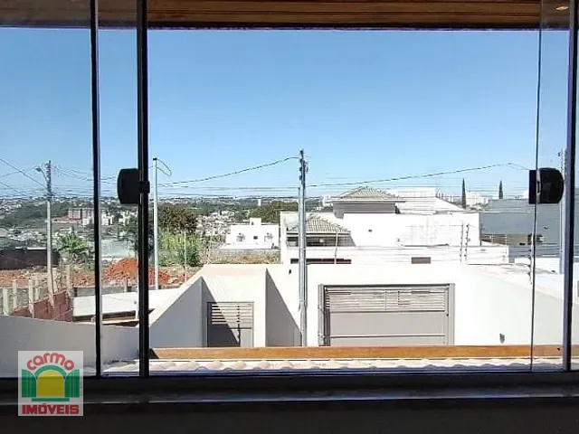 Sobrado com 176m² 3 quartos e 1 banheiro, à venda, no bairro São Carlos em Anápolis
