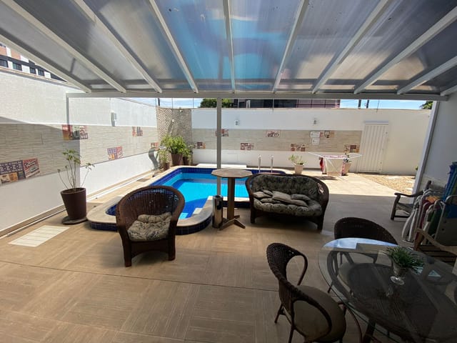 Sobrado com 378m² 4 quartos e 4 banheiros, à venda, no bairro Praia Alegre em Penha