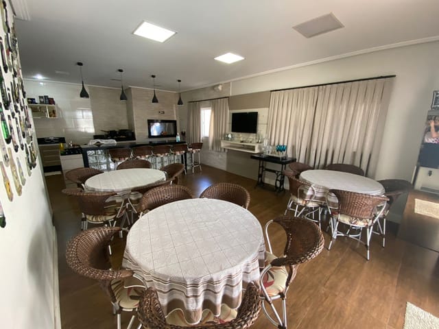Sobrado com 378m² 4 quartos e 4 banheiros, à venda, no bairro Praia Alegre em Penha