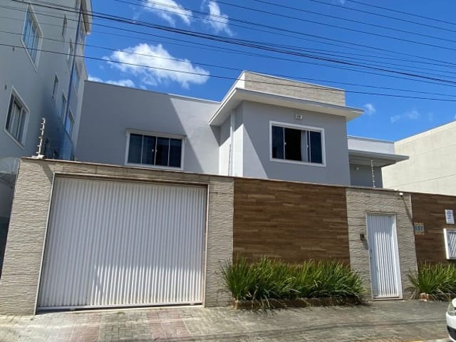 Sobrado com 378m² 4 quartos e 4 banheiros, à venda, no bairro Praia Alegre em Penha