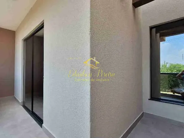 Sobrado com 137m² 3 quartos e 2 banheiros, à venda, no bairro Jardim Portal de Itamaracá em Londrina