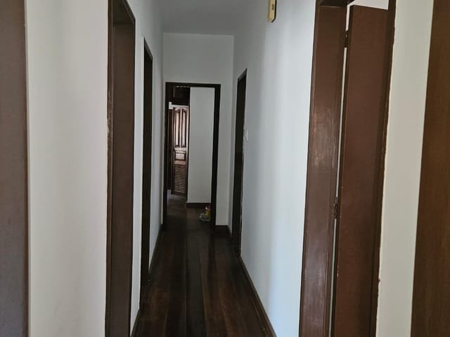 Sobrado 3 quartos e 2 banheiros, para alugar, no bairro Castelanea em Petrópolis