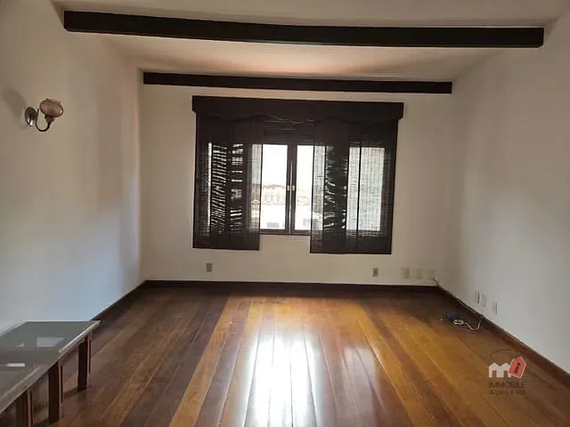 Sobrado 3 quartos e 2 banheiros, para alugar, no bairro Castelanea em Petrópolis