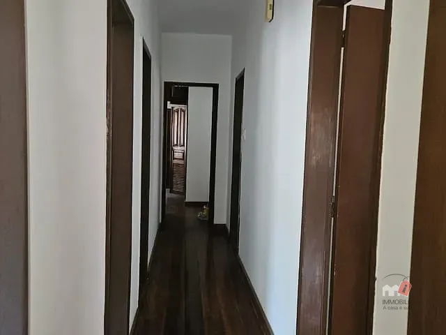 Sobrado 3 quartos e 2 banheiros, para alugar, no bairro Castelanea em Petrópolis