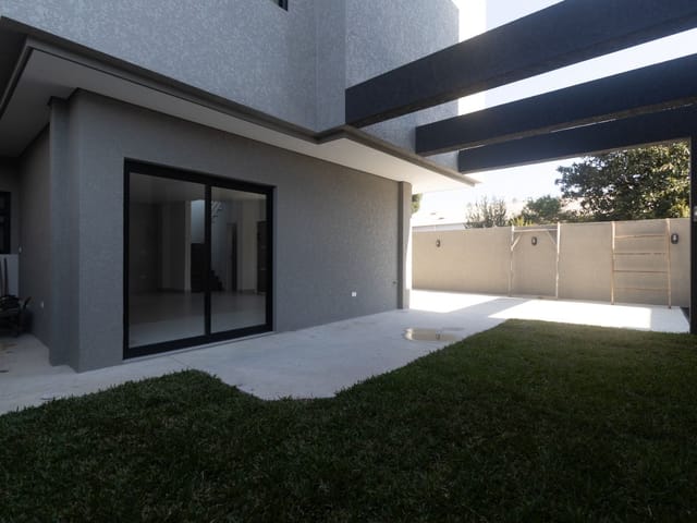 Sobrado com 90m² 3 quartos e 3 banheiros, à venda, no bairro Hauer em Curitiba