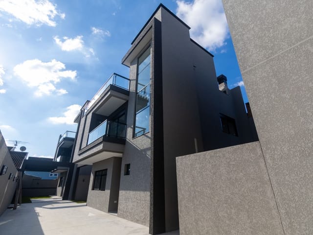 Sobrado com 90m² 3 quartos e 3 banheiros, à venda, no bairro Hauer em Curitiba