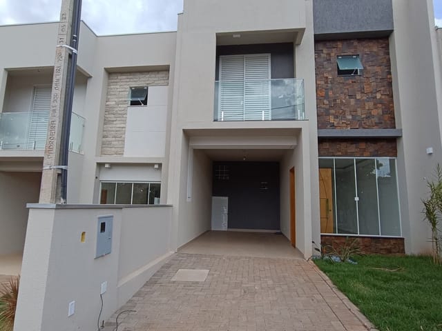 Sobrado com 126m² 3 quartos e 1 banheiro, à venda, no bairro Residencial Morada das Flores em Cambé