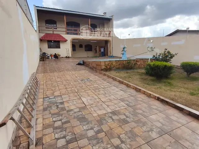 Sobrado com 325m² 4 quartos e 2 banheiros, para alugar, no bairro Parque Leblon em Londrina