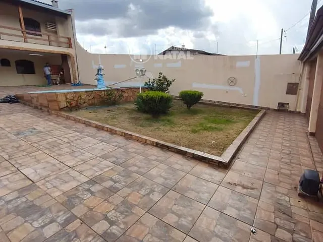 Sobrado com 325m² 4 quartos e 2 banheiros, para alugar, no bairro Parque Leblon em Londrina