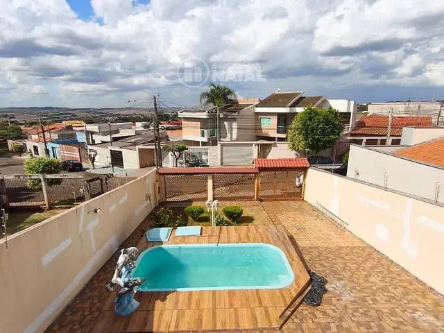 Sobrado com 325m² 4 quartos e 2 banheiros, para alugar, no bairro Parque Leblon em Londrina