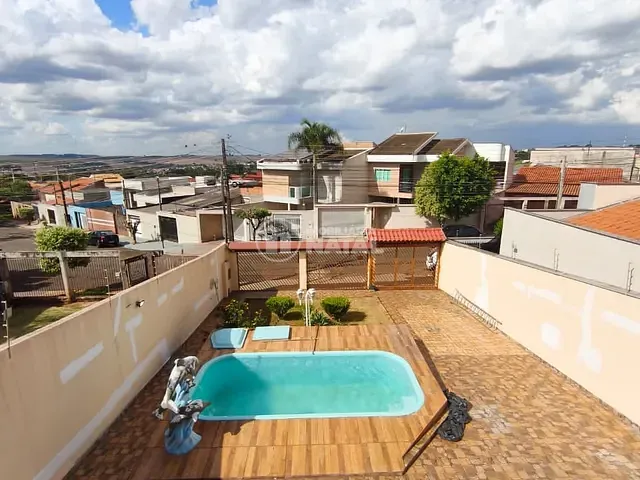 Sobrado com 325m² 4 quartos e 2 banheiros, para alugar, no bairro Parque Leblon em Londrina