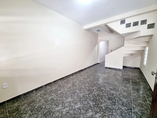 Sobrado com 125m² 3 quartos e 1 banheiro, à venda, no bairro Parque Residencial Itaguassu em Aparecida