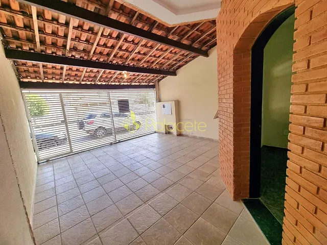 Sobrado com 125m² 3 quartos e 1 banheiro, à venda, no bairro Parque Residencial Itaguassu em Aparecida