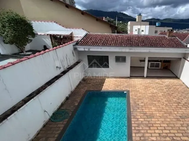 Sobrado com 307m² 3 quartos e 2 banheiros, à venda, no bairro Santa Ângela em Poços de Caldas