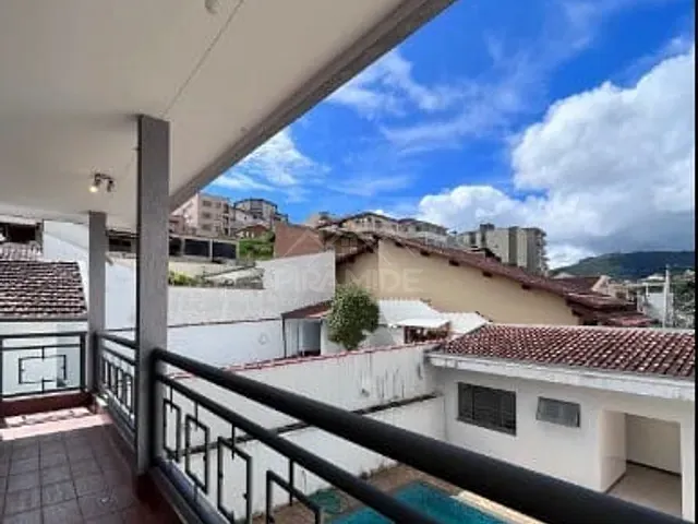 Sobrado com 307m² 3 quartos e 2 banheiros, à venda, no bairro Santa Ângela em Poços de Caldas