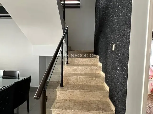 Sobrado com 325m² 3 quartos e 5 banheiros, à venda ou para alugar, no bairro Aparecidinha em Sorocaba