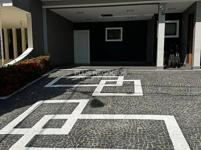 Sobrado com 325m² 3 quartos e 5 banheiros, à venda ou para alugar, no bairro Aparecidinha em Sorocaba