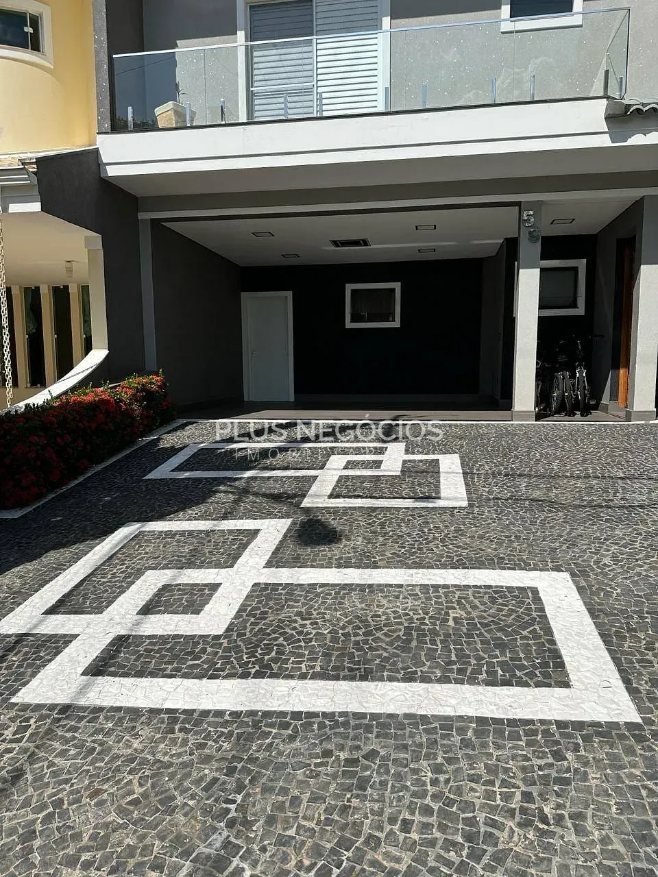 Sobrado, 3 quartos, 270 m² - Foto 1