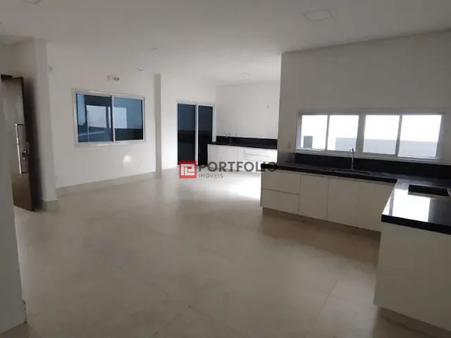Sobrado com 230m² 3 quartos e 4 banheiros, para alugar, no bairro Sítios Santa Luzia em Aparecida de Goiânia