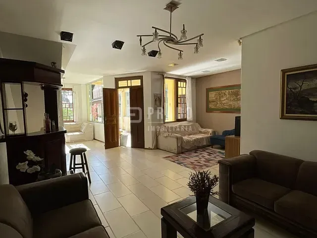 Sobrado 4 quartos e 4 banheiros, à venda, no bairro Laranjal em Pelotas