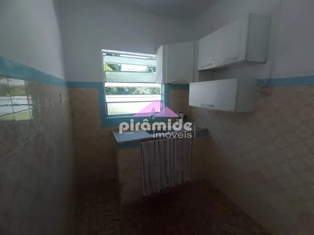 Sobrado com 250m² 3 quartos e 2 banheiros, à venda, no bairro Massaguaçu em Caraguatatuba