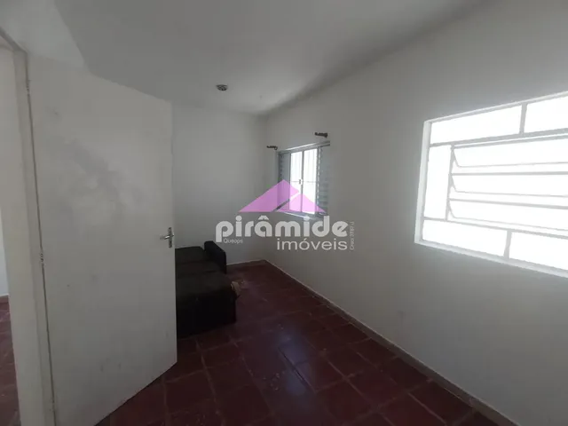 Sobrado com 250m² 3 quartos e 2 banheiros, à venda, no bairro Massaguaçu em Caraguatatuba