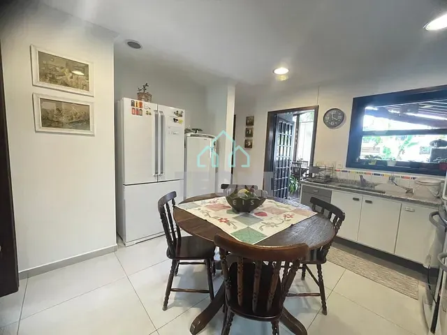 Sobrado com 420m² 3 quartos e 3 banheiros, à venda, no bairro Jardim das Nações em Taubaté
