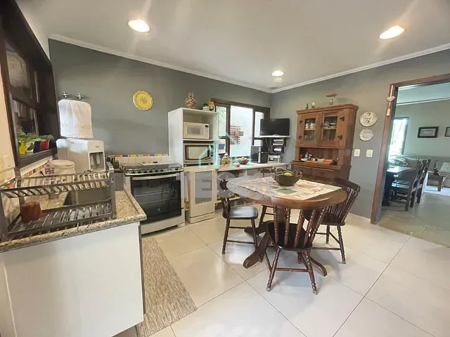 Sobrado com 420m² 3 quartos e 3 banheiros, à venda, no bairro Jardim das Nações em Taubaté