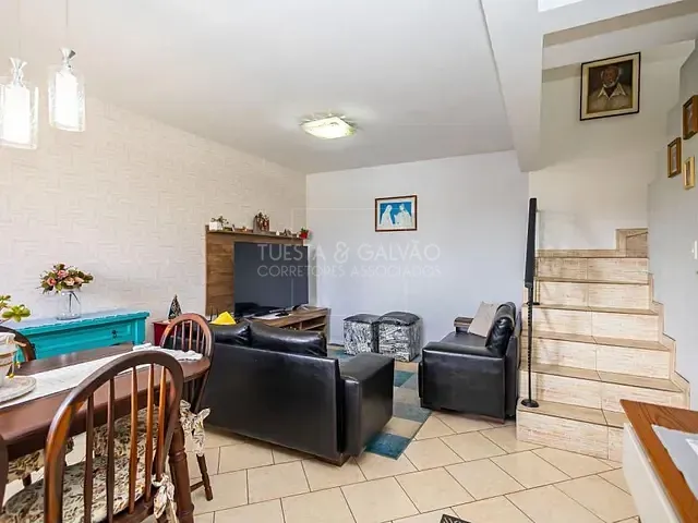 Sobrado com 120m² 3 quartos e 2 banheiros, à venda, no bairro Santa Cândida em Curitiba