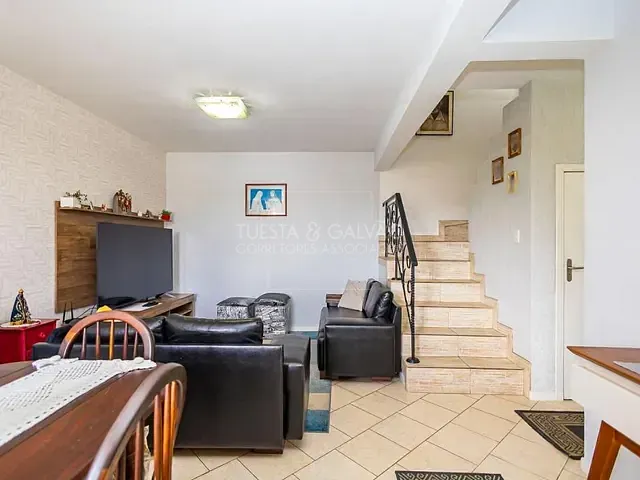Sobrado com 120m² 3 quartos e 2 banheiros, à venda, no bairro Santa Cândida em Curitiba