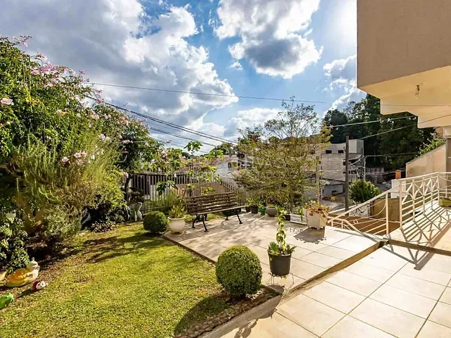 Sobrado com 120m² 3 quartos e 2 banheiros, à venda, no bairro Santa Cândida em Curitiba