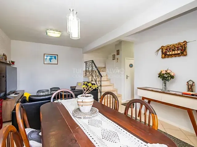 Sobrado com 120m² 3 quartos e 2 banheiros, à venda, no bairro Santa Cândida em Curitiba