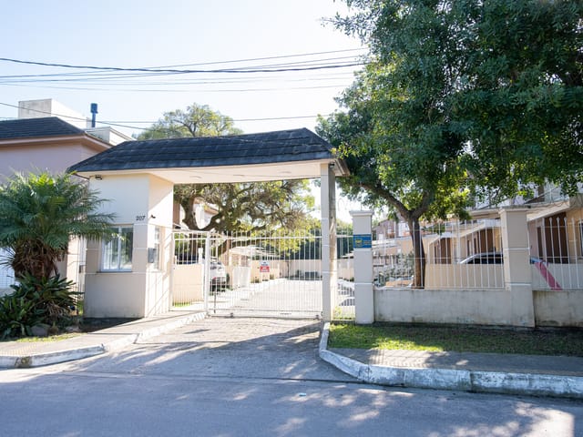 Casa com 120m² 3 quartos e 2 banheiros, à venda, no bairro Laranjal em Pelotas