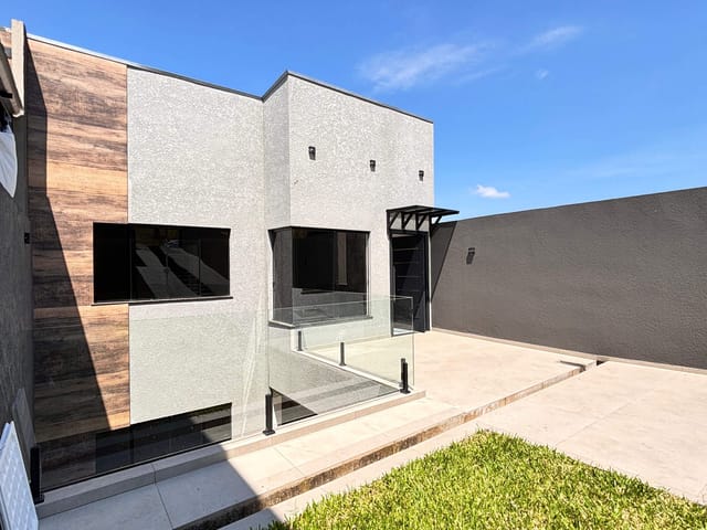 Sobrado com 231m² 4 quartos e 3 banheiros, à venda, no bairro Nova Rússia em Ponta Grossa