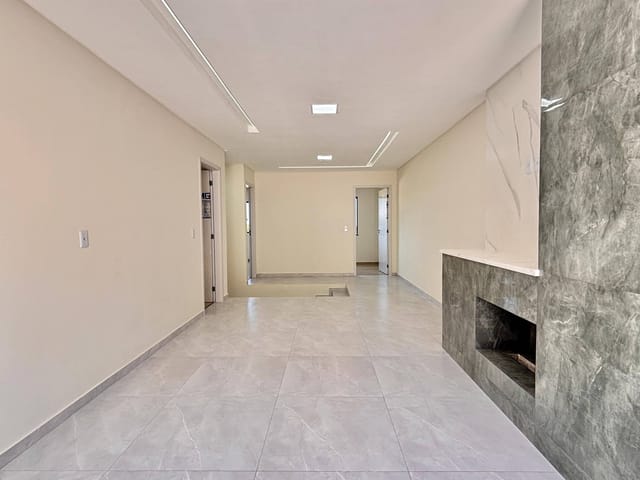 Sobrado com 231m² 4 quartos e 3 banheiros, à venda, no bairro Nova Rússia em Ponta Grossa