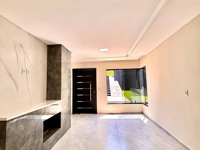 Sobrado com 231m² 4 quartos e 3 banheiros, à venda, no bairro Nova Rússia em Ponta Grossa