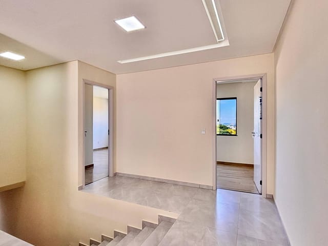 Sobrado com 231m² 4 quartos e 3 banheiros, à venda, no bairro Nova Rússia em Ponta Grossa