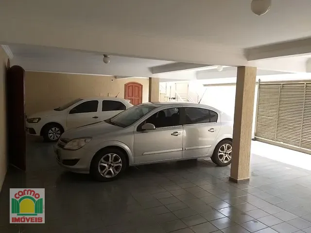 Sobrado com 359m² 3 quartos e 2 banheiros, à venda, no bairro Jardim Santana em Anápolis