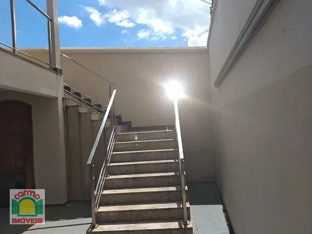Sobrado com 359m² 3 quartos e 2 banheiros, à venda, no bairro Jardim Santana em Anápolis