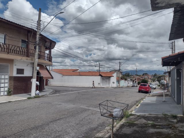 Sobrado com 125m² 3 quartos e 2 banheiros, à venda, no bairro Residencial e Comercial Cidade Jardim em Pindamonhangaba