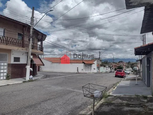 Sobrado com 125m² 3 quartos e 2 banheiros, à venda, no bairro Residencial e Comercial Cidade Jardim em Pindamonhangaba