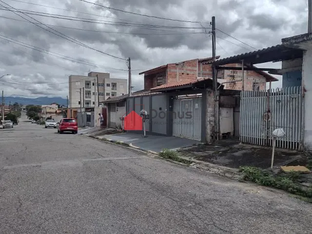 Sobrado com 125m² 3 quartos e 2 banheiros, à venda, no bairro Residencial e Comercial Cidade Jardim em Pindamonhangaba