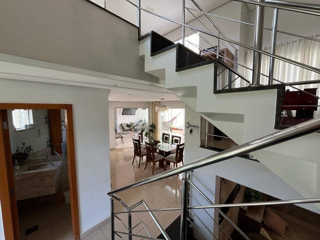 Sobrado com 537m² 5 quartos e 6 banheiros, à venda, no bairro Jardins Madri em Goiânia