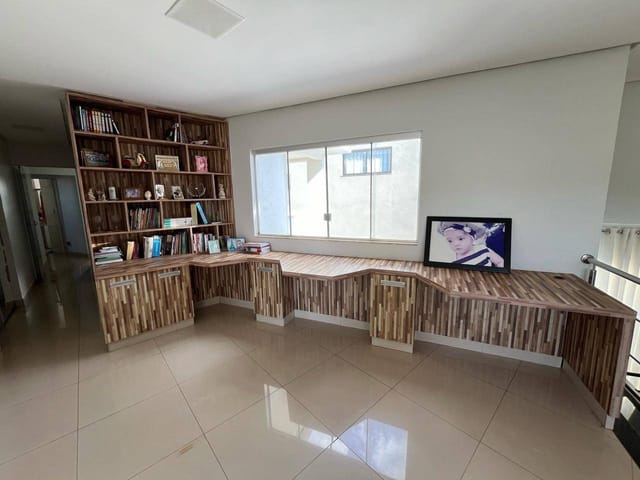 Sobrado com 537m² 5 quartos e 6 banheiros, à venda, no bairro Jardins Madri em Goiânia