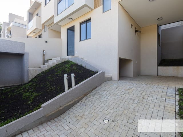 Sobrado com 109m² 3 quartos e 3 banheiros, à venda, no bairro Mercês em Curitiba