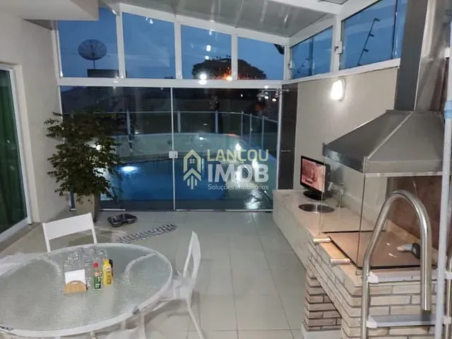 Sobrado 3 quartos e 4 banheiros, à venda, no bairro Jardim Pacaembu em Jundiaí